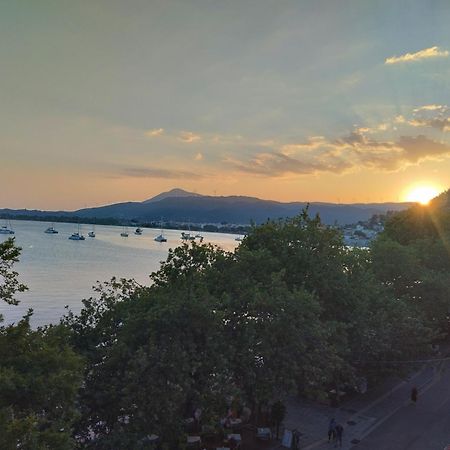Πέτρινο Στη Θάλασσα Apartment Nafpaktos Exterior photo