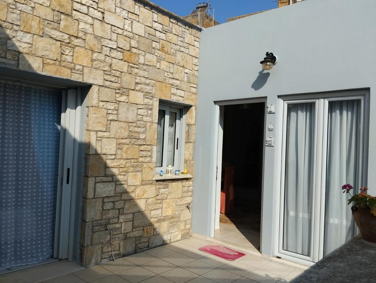 Πέτρινο Στη Θάλασσα Apartment Nafpaktos Exterior photo